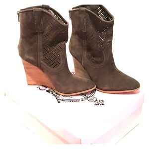 Military green wedged boots